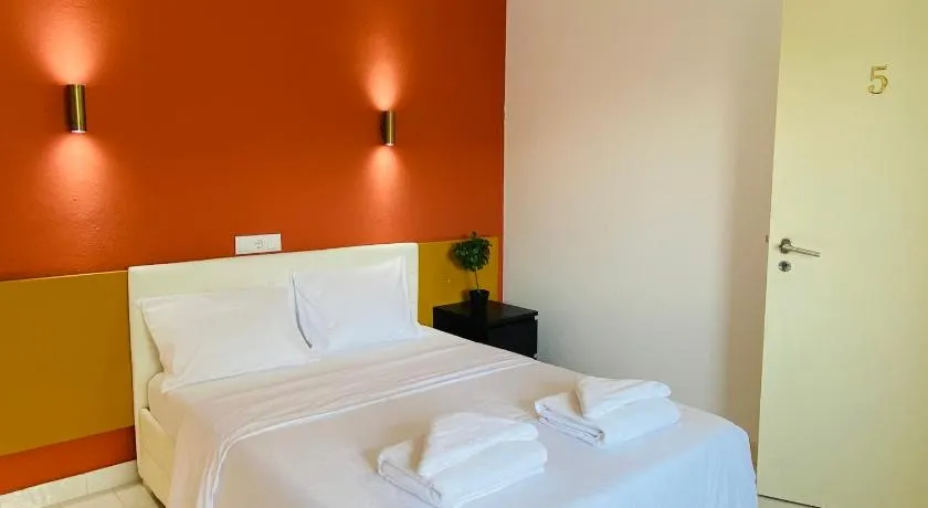 Central Atlantic Beach Guesthouse - Image 1