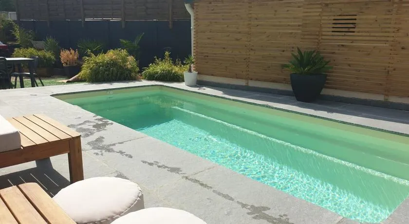 Town center Kéroussel house - 6 people - 2 Bedrooms - Swimming pool - Image 1