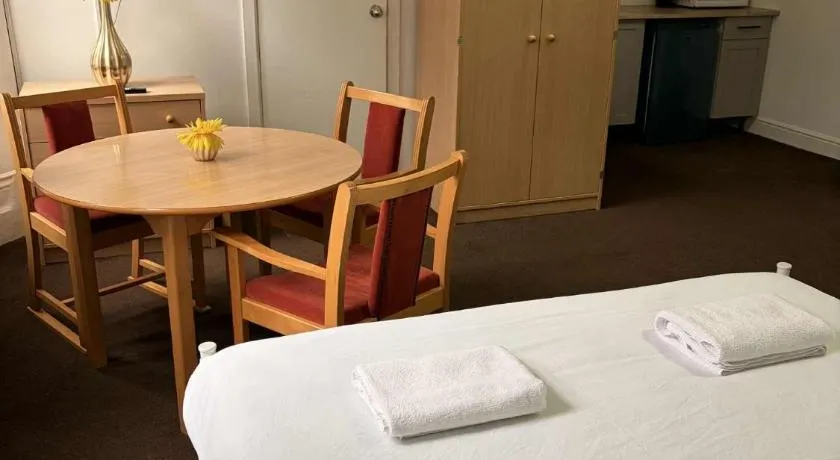 Budget Studio - Central Gosport with Free Parking - Image 1