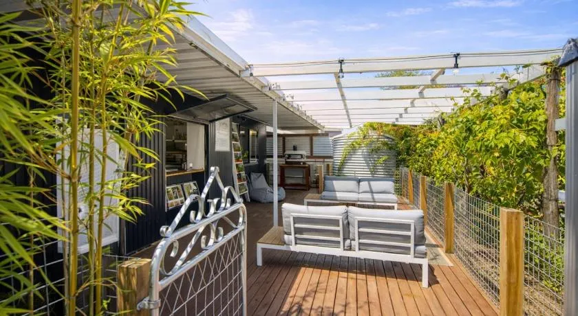 Modern Cottage with Short Walk to the River - Image 1
