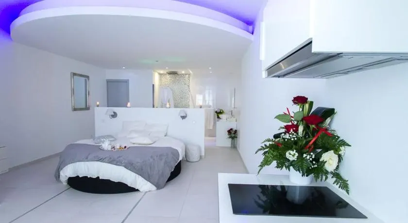 Love Loft - Image 1