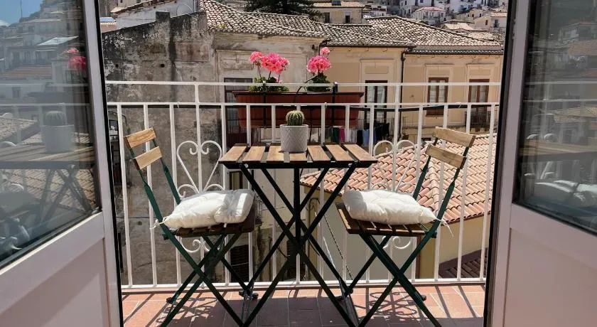 Pizzo Central House - Image 1