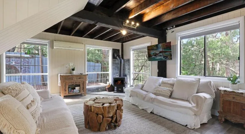 Cozy Coastal Retreat in Jervis Bay - Image 1