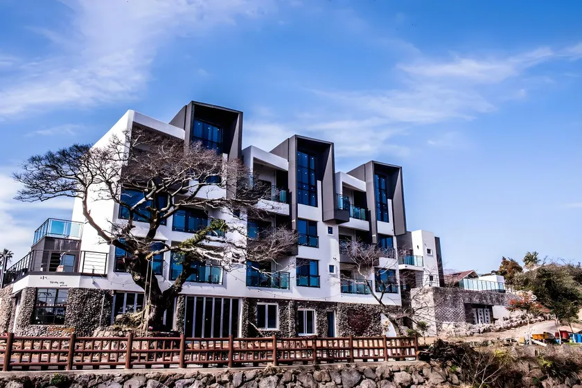 Baraquera Hotel - Image 1