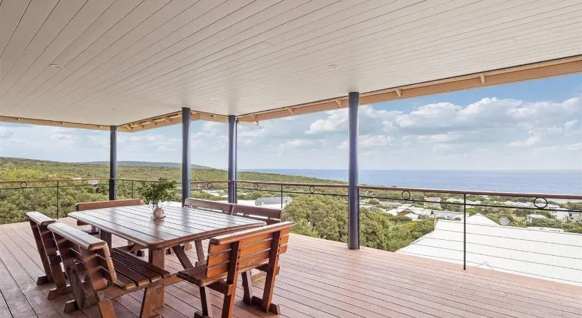 Ocean Views - Refined Hilltop Residence by the Sea - Image 1