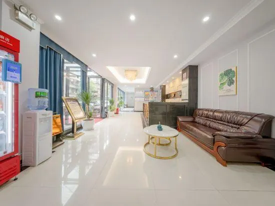 Holiday Inn Century - Image 1