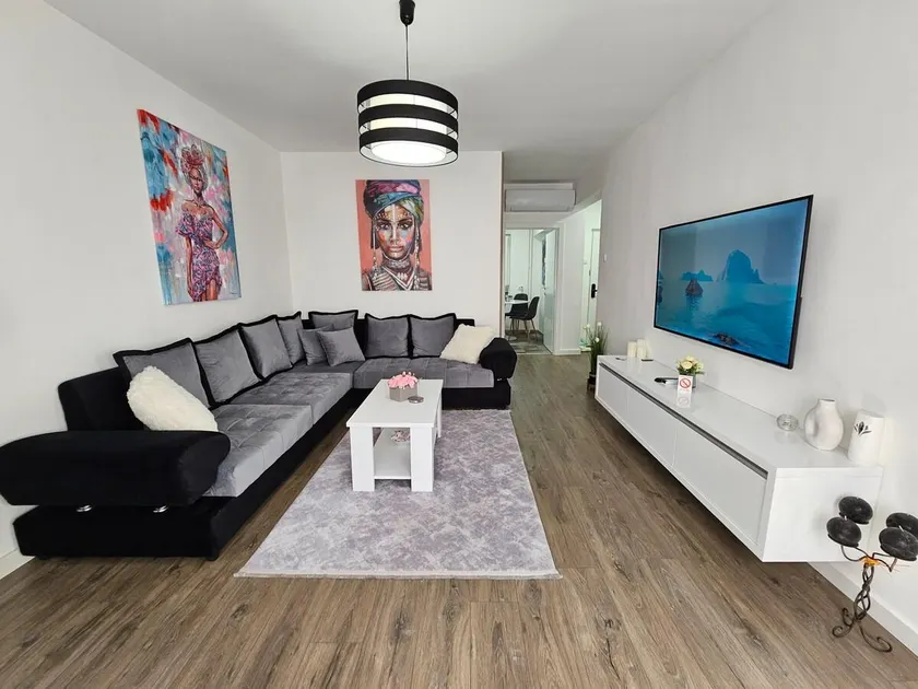 Apartman Aleksandra u strogom centru grada - Image 1