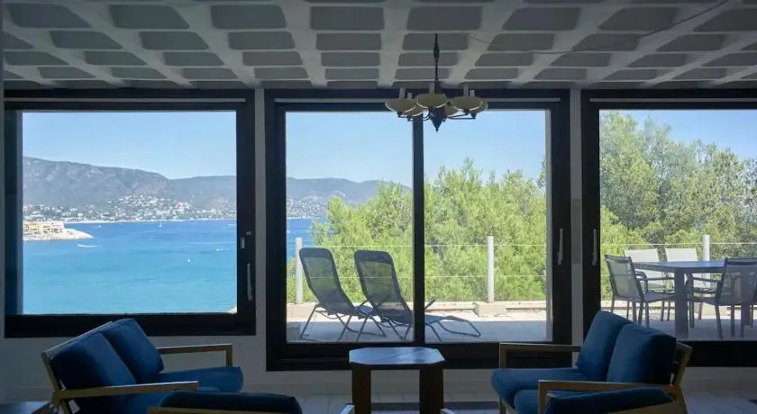 Appartement 'Accès Direct À La Mer' avec vue sur la mer, terrasse privée et Wi-Fi - Image 1