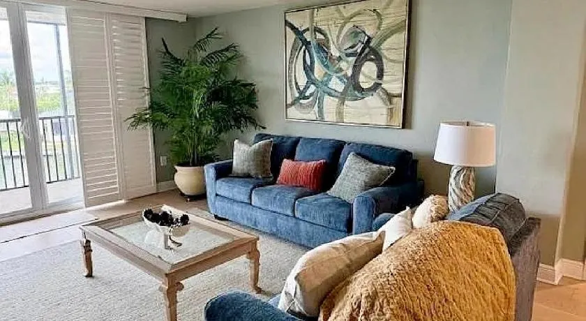 Luxury Two Bedroom Condo with Bay and Gulf Views - Image 1