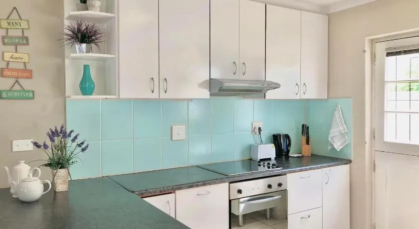 Bay Breeze Guesthouse Selfcatering - Image 1