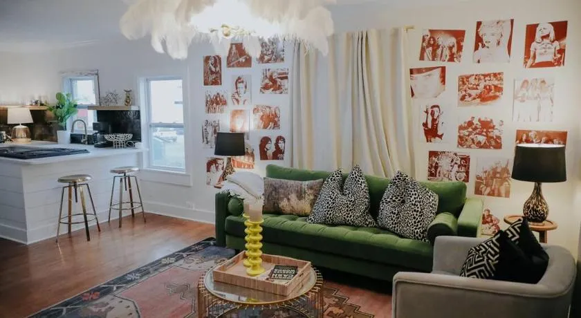 Dream On – Style & Comfort Near Historic Downtown - Image 1