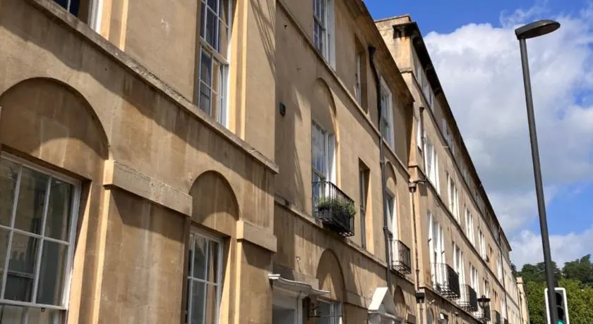 Elegant well appointed maisonette 105m2 - Image 1