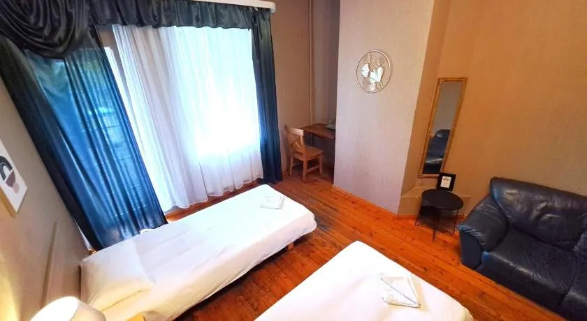 Villand Hotel with Free Private Parking and Self Check In - Image 1