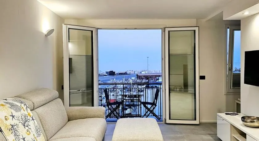 Molo Suite - Image 1