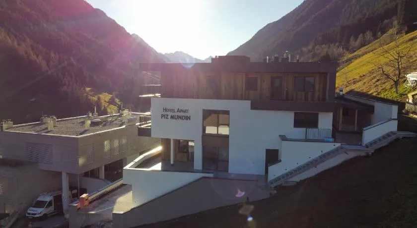 Hotel Apart Piz Mundin - Image 1