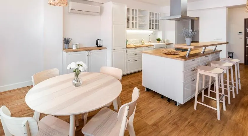 SpaTown Promenade Apartment - Image 1