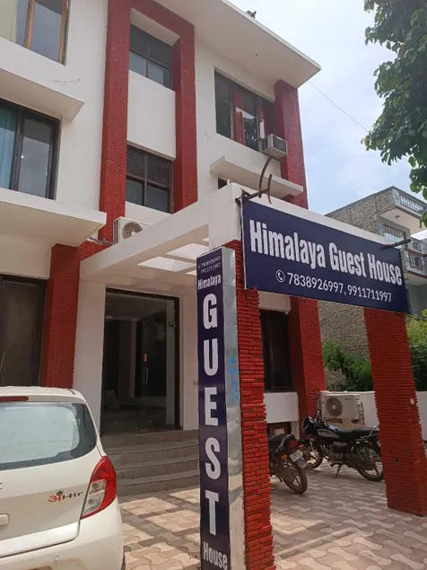OYO 92302 Himalya Guest House - Image 1