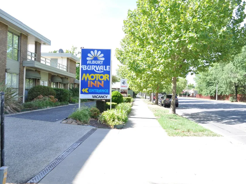 Albury Burvale Motor Inn - Image 1