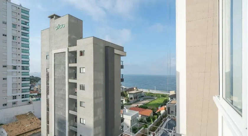 Aptos em Prédio com Piscina a 100 m da Praia - LTT - Image 1