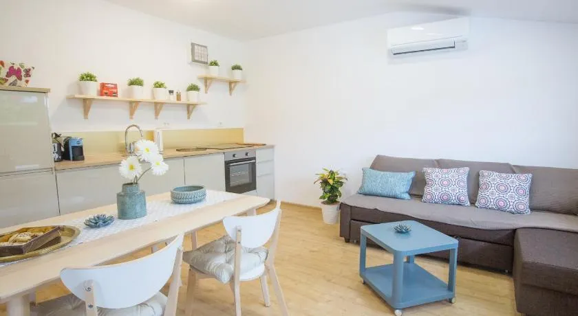 Isolana Apartment - Image 1