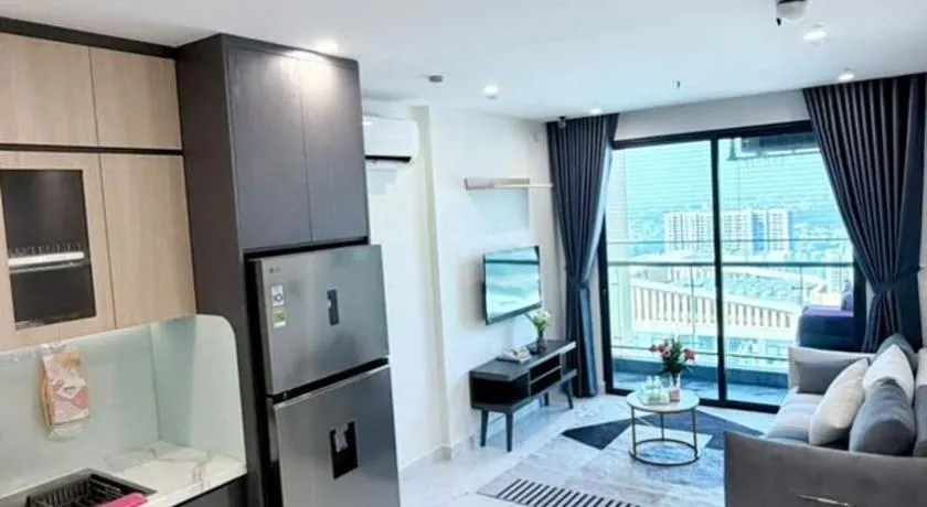 Luxury 1BR Suite with Premium Interior - Image 1