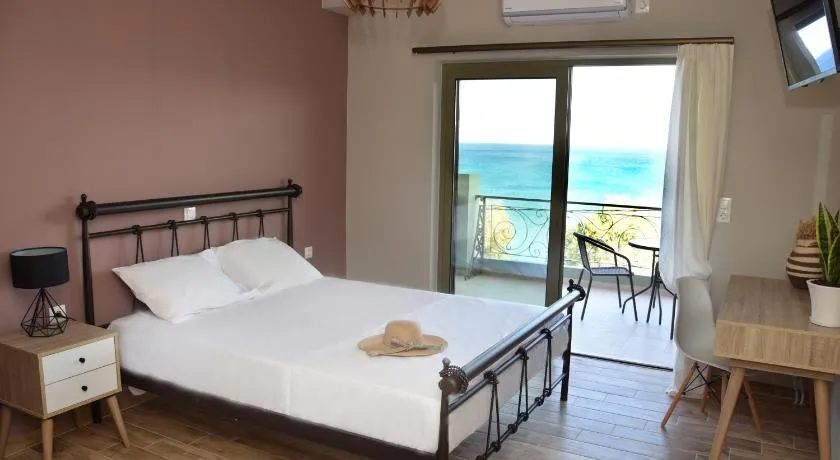 Aegialis seaside apartments - Image 1