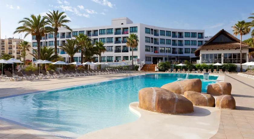 Marvell Club Hotel & Apartments - Image 1