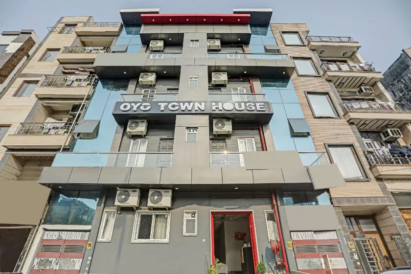 Super Townhouse Mannat Rohini 16 - Image 1