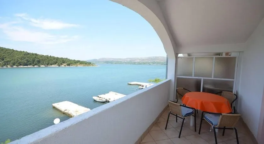 Apartamento vacacional con barbacoa y terraza | Vistas al mar - Image 1
