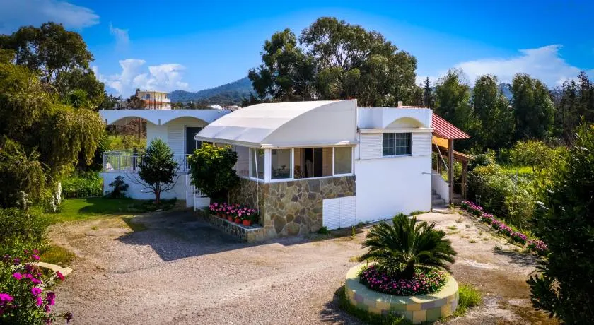 Flora Beach House - Image 1
