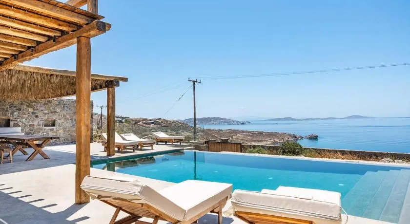 Ria Mar Villas & Suites by Live&Travel - Image 1