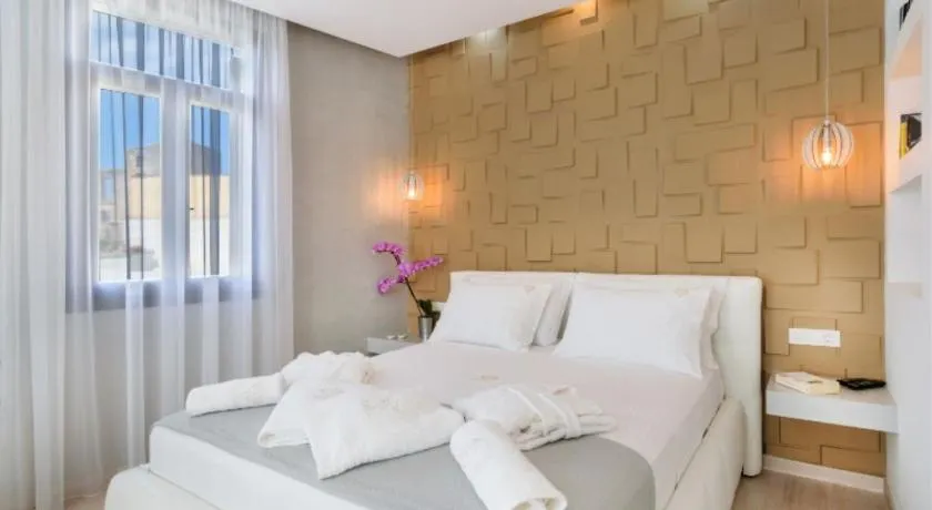Diamond Luxury Suites - Image 1