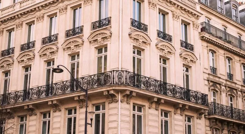 Hôtel Aventure - Image 1