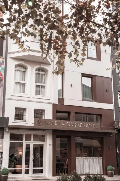Smart and Simple Hotel Karakoy - Image 1