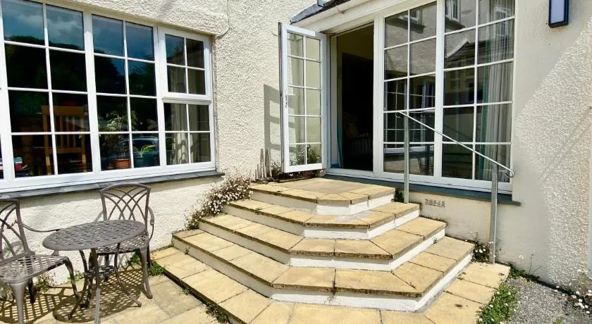 Lynwood House Self Contained Studio - Image 1
