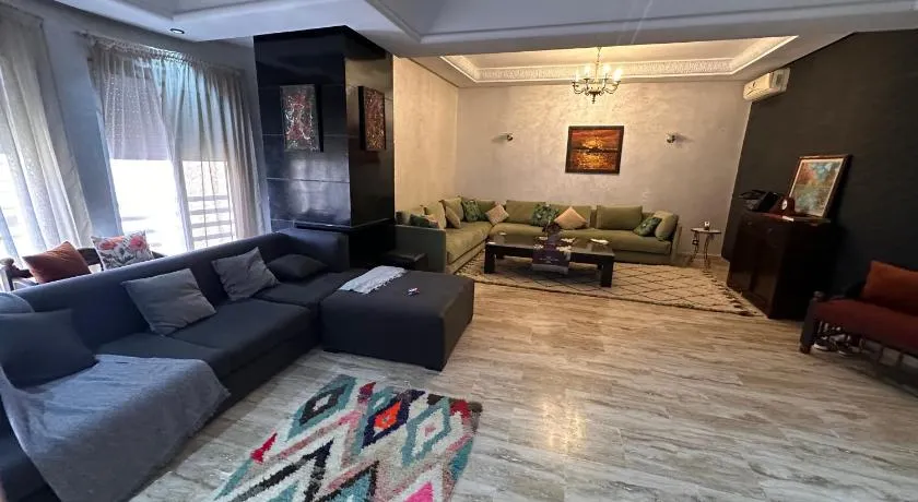 Spacious & luxurious apartment - Image 1