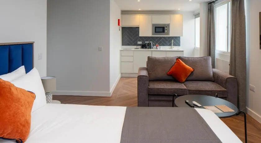 Station Suites Aparthotel - Image 1