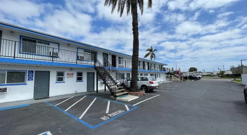 Sunny Sands Inn - Image 1