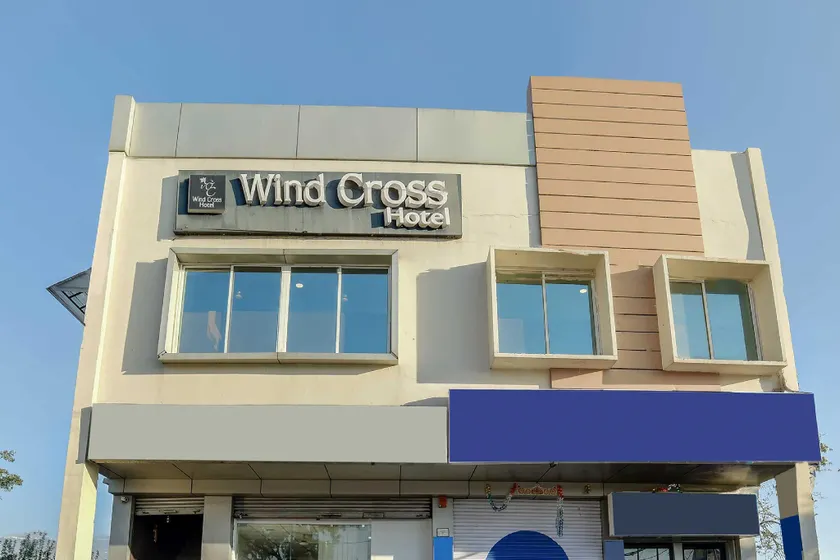 OYO 24594 Wind Cross - Image 1
