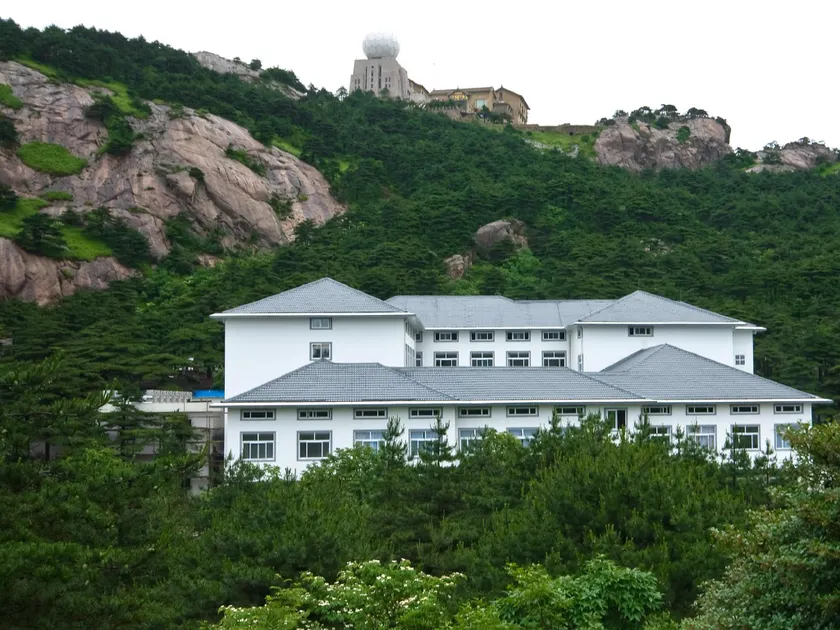 Huangshan Baiyun Hotel - Image 1