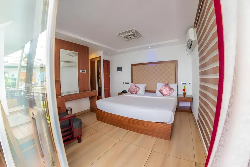 S Cliff Black Beach Resort - Image 1