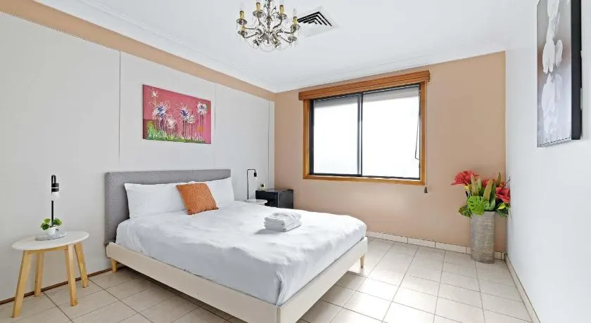 Comfort & Calm - Double Room on a Quiet Crescent in Liverpool - Shared Bathroom - Image 1