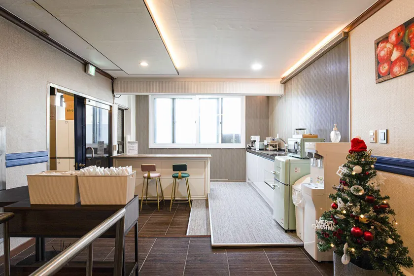 Romance Hotel - Image 1