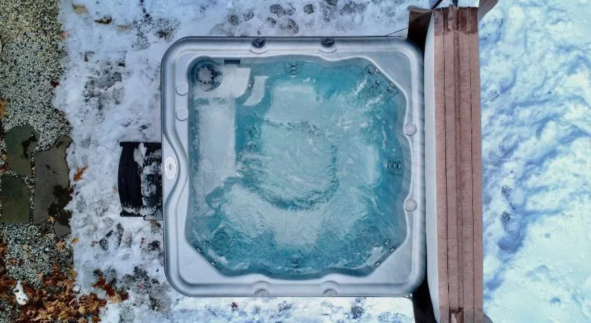 Strasse Ski Chalet Hot Tub Dog-Friendly Skiing - Image 1