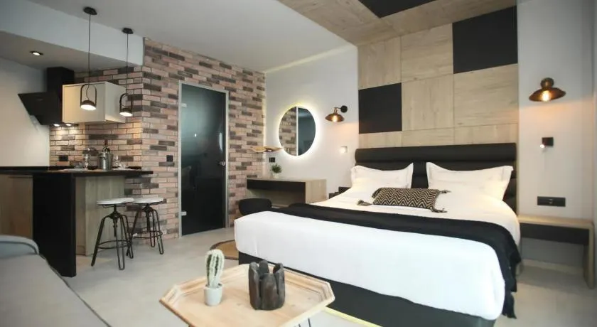 Athinais Luxury Apartments - Image 1