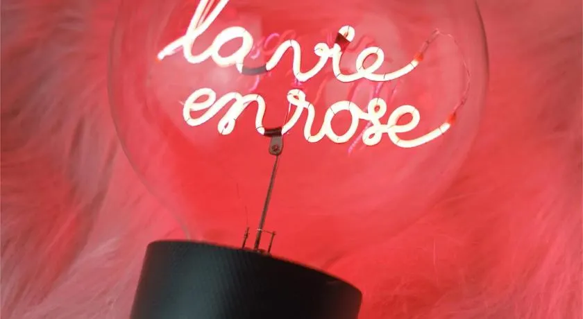 La Vie en Rose - Image 1
