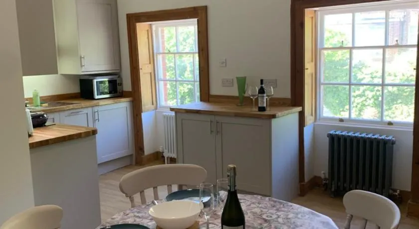 Stunning 1 bedroom self contained apartment - Image 1