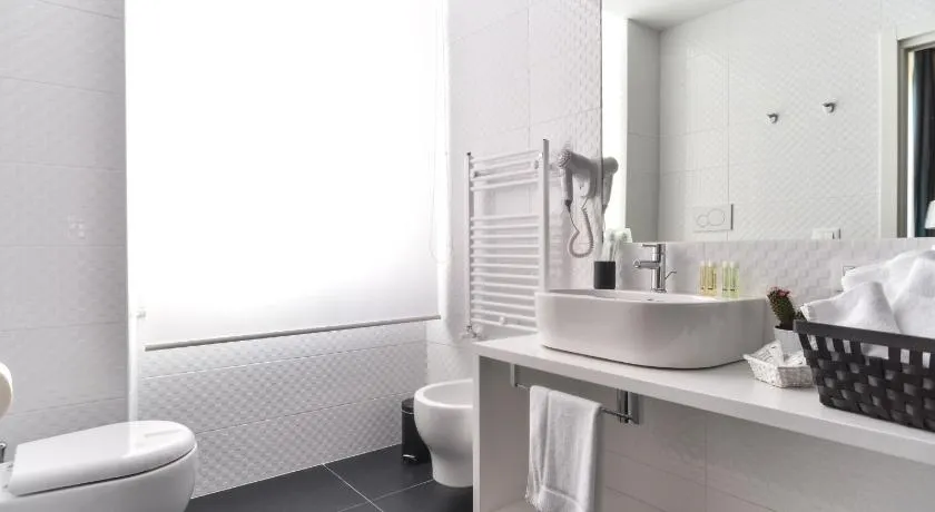Lata Rooms - Image 1