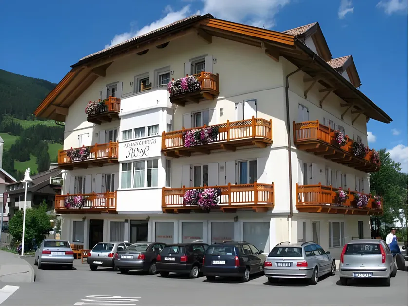 Residence Rose - Image 1