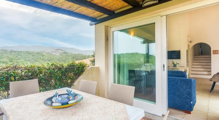 Appartement 'Appartamento Vue sur Mer' avec piscine partagée, terrasse privée et climatisation - Image 1